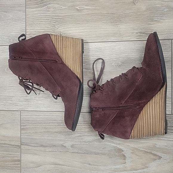 Diba Burgandy Suede Wedge Bootie Size 8 1/2 - Picture 4 of 7